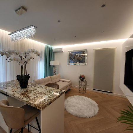Grozavesti Luxury Apartment With 2 Rooms Bucharest Exterior photo